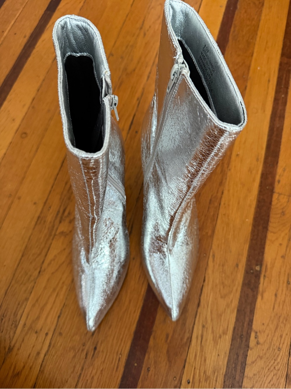 MIA silver metallic boots booties Mardi 8.5 like new holiday - Picture 2 of 6